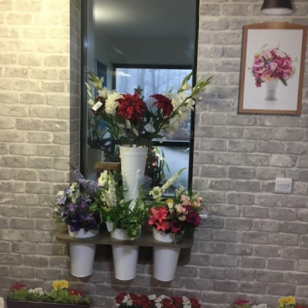 Flower Display Unit, including flowers